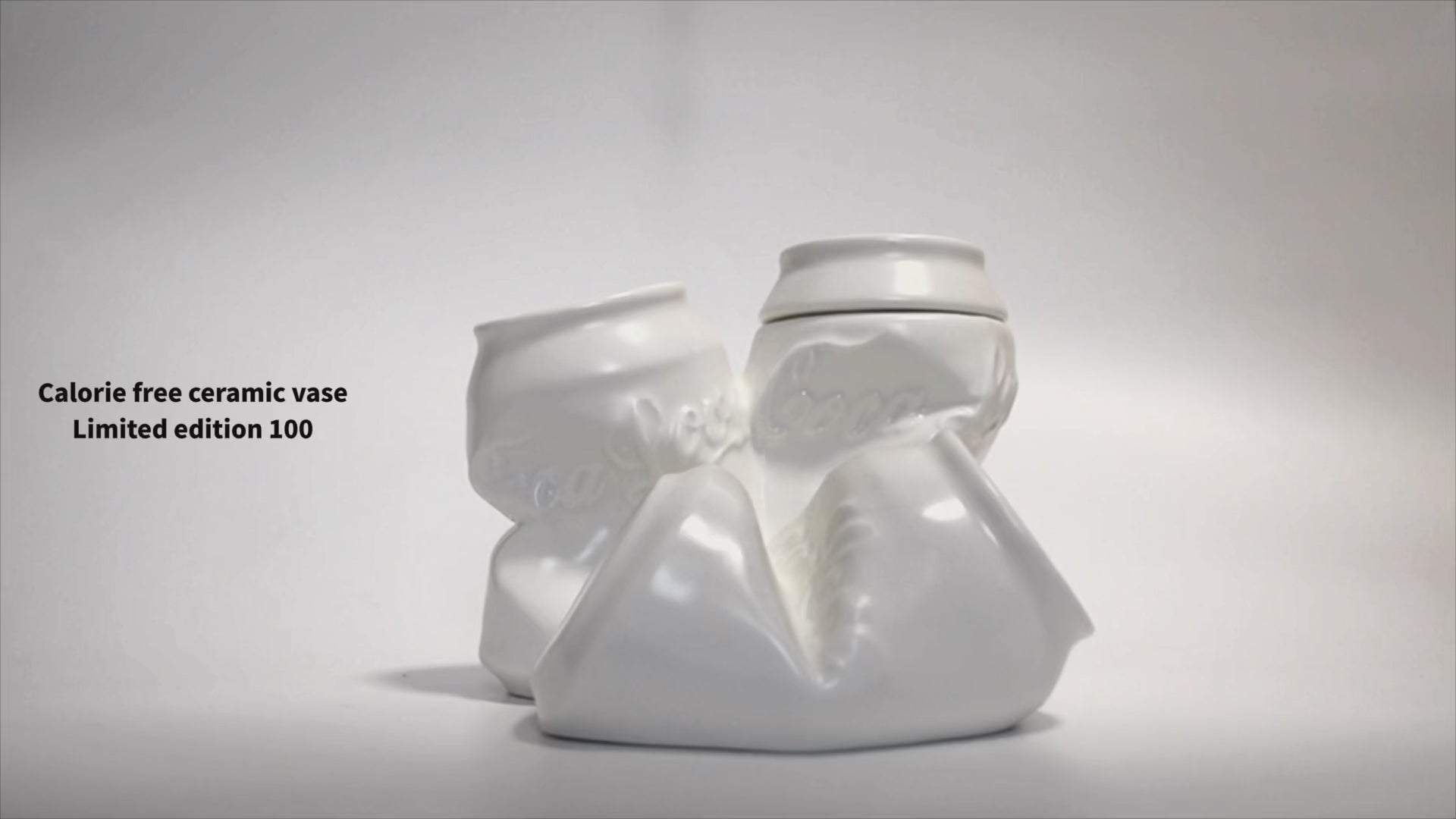 動画を読み込む: Calorie Free Ceramic Vase - OFF WHITE・花瓶 カロリーフリー